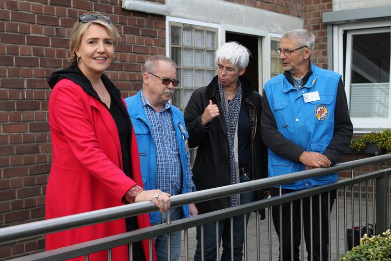 Grüne Bundesvorsitzende Simone Peter besucht Bahnhofsmission