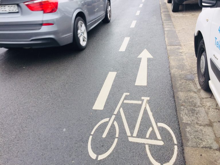 023/19 Schutzstreifen für Radfahrer, die ihren Namen nicht verdienen
