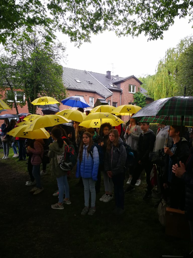 Die Grünen lassen den Chor der Gesamtschule Uerdingen nicht im Regen stehen