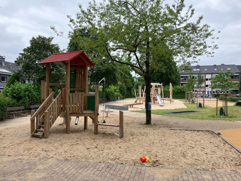 PM 019/23: Grüne in der Bezirksvertretung Ost freuen sich über den neugestalteten Kinderspielplatz und die Pläne für einen Naturerfahrungsraum
